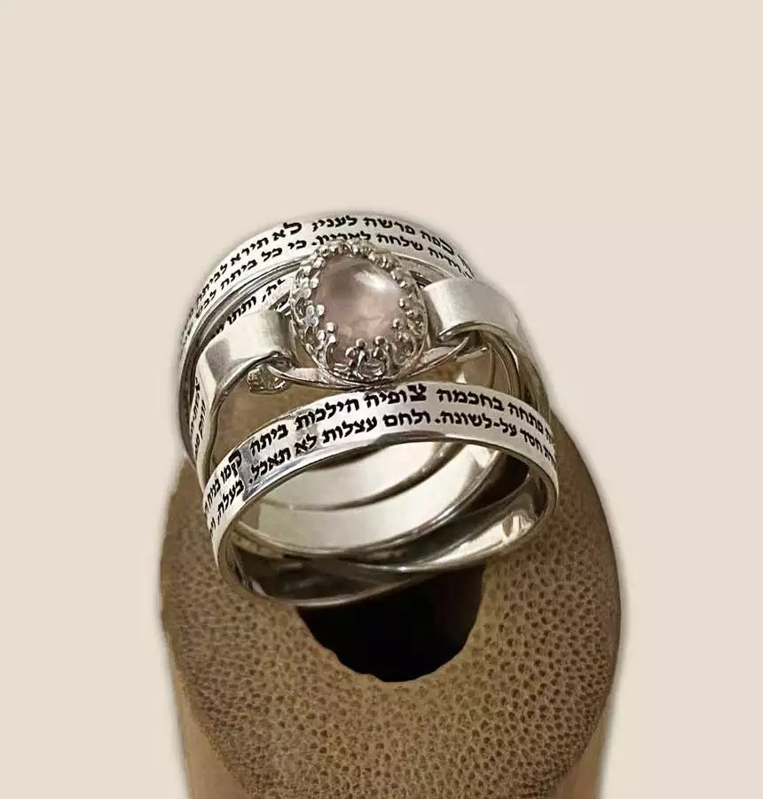 טבעת אשת חיל משובצת ברוז קוורץ, מתנה מדהימה לאהבה