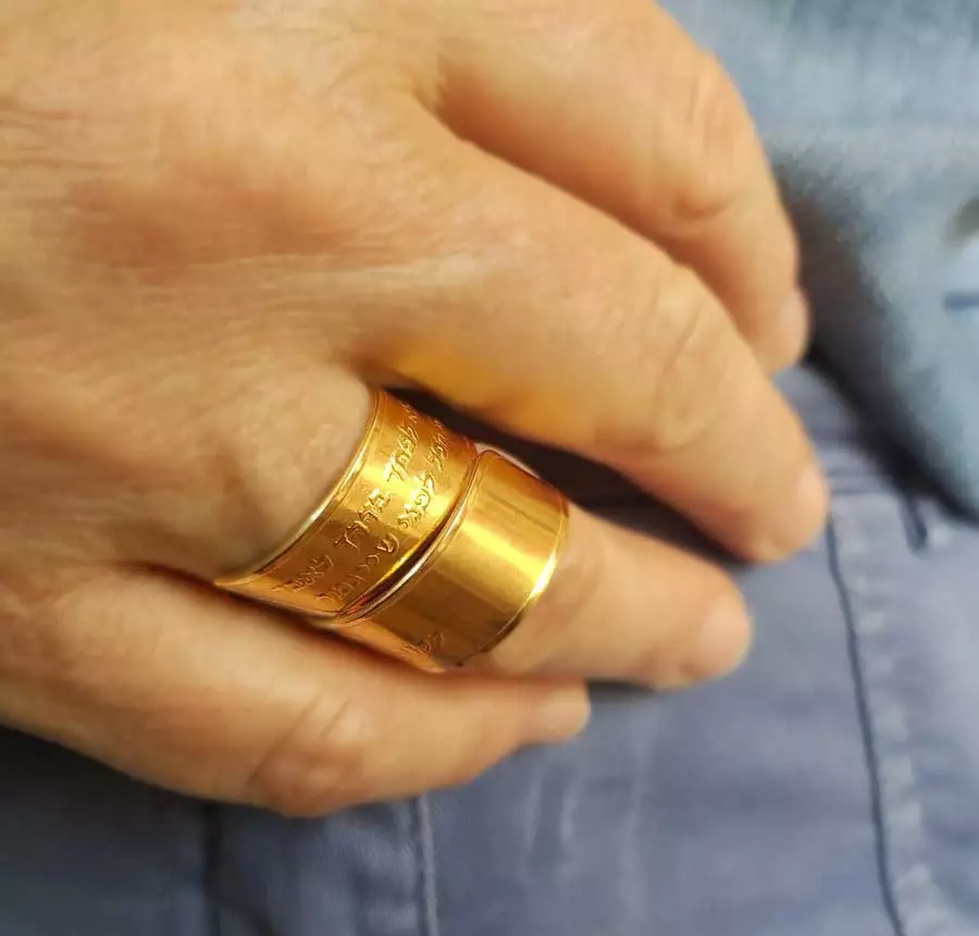טבעת גולדפילד עם חריטה של השיר של עידן רייכל לפני שייגמר, מתנה מרגשת לחברה