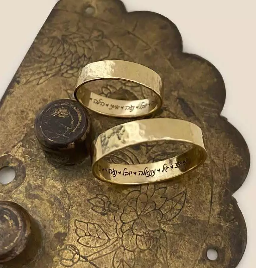 טבעת נישואין מזהב 14K עם חריטה אישית